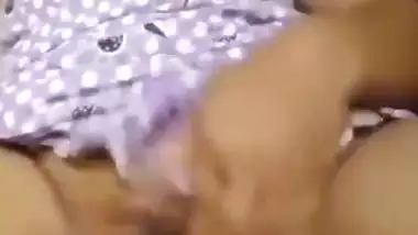 Indian girl masturbation MMS with a big cucumber