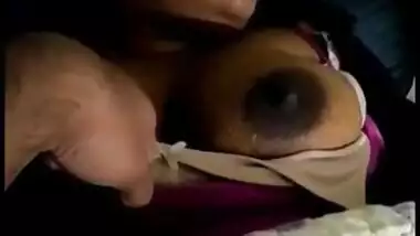 Sexy NRI Lankan Girl Boobs Show