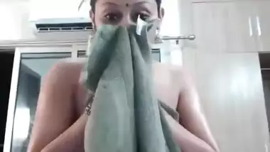 Indian Hot Aunty Bathing Sexy