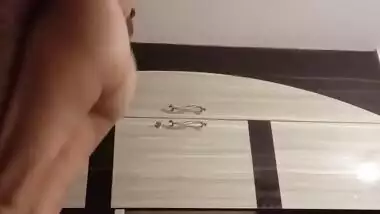 Cheating Gujju bhabhi hardcore sex at home with BF