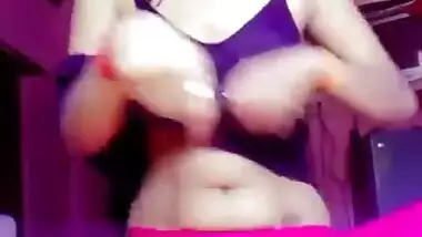 Indian teen records sex clip in which she shows her perky XXX tits