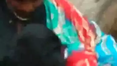 Hot desi girl caught sucking bf cock in park