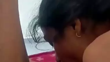 Lover makes his GF suck his dick in the Tamil sex video