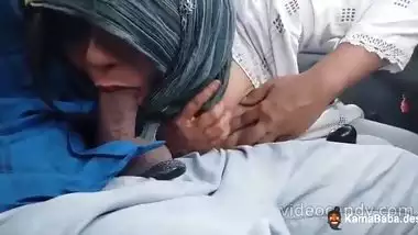 Hijabi lady enjoys desi outdoor sex with her lover
