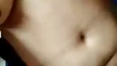 Amateur Desi gal shows XXX pussy while playing with boobs on camera