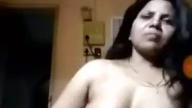 Horny milf gets naked on sex video call with her BF