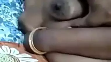 Desi MILF with big XXX tits is fingered by cameraman leaking the video