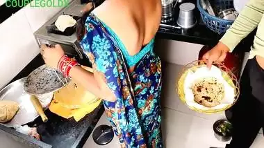 ( Kichen Sex )6) Mami Khana Khane Baithi Hai Jab Tak Chod Lete Hai