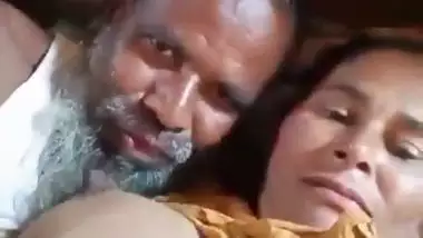 Uncle sucking wife boobs in viral selfie sex clip