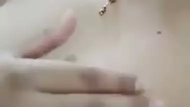 Desi nude Chennai lady presses her naked boobs