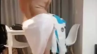 Sexy babe’s nude dance on a Bollywood song