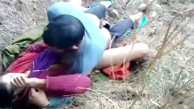 Mumbai couple in public park havingex