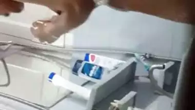 Hairy pussy sister bathing naked caught by brother