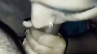 Young girl gives a blowjob in Bangladeshi sex video