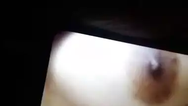 Bhabhi affair with lover exposed her boobs at desi49