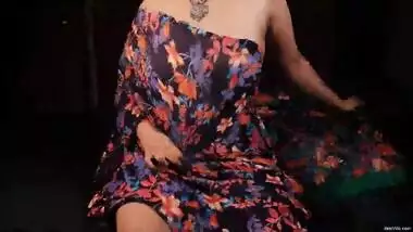 Horny aunty wearing only saree erotic talking