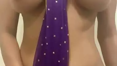 DESI INDIAN BABE BOUNCING GIANT BOOBS (2ND VIDEO)