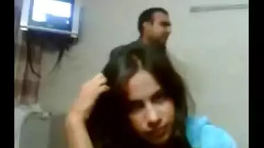 Indian girl enjoyed home sex by group of men in lodge room