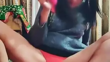 How Web Models Insert A Lovens Toy In Their Pussy Before Streaming