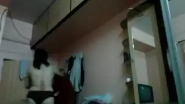 Pooja Bhabhi Changing - Movies. video2porn2