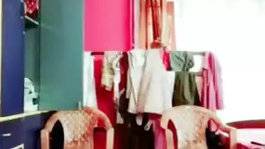 Webcam video of good-looking Desi girl oiling wonderful body