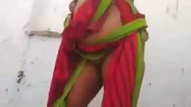 Desi MILF tries to conquer the Internet with amateur XXX videos