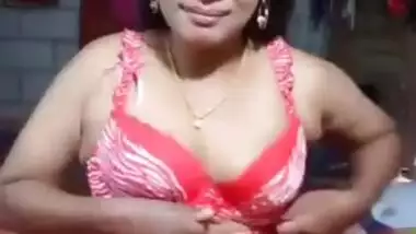 Desi female sees no problems with XXX posing and sex boob flashing