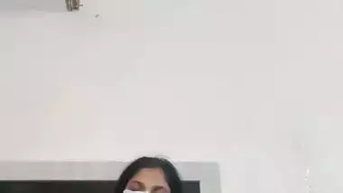 Desi bhabi removing saree and nude show for money