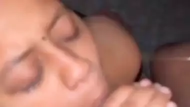 Chennai milf gives a Tamil blowjob to her lover