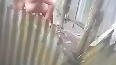 Neighbour village bhabhi bathing caught on camera