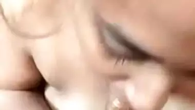 Hot girl gives a deep Indian blowjob in Assamese sex video