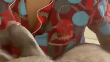 Mumbai girl gives an Indian blowjob to her roommate’s BF