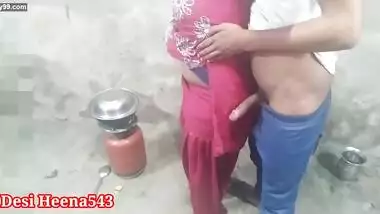 The brother-in-law, who is cooking food in the kitchen, was stunned by the brother-in-law in a clean voice