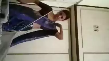 Nude mom wearing saree viral videos taken by son