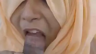 Karachi lady’s Pakistani blowjob and cum swallowing