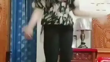 Chamet girl dancing and showing boobs on video call