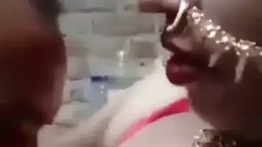 Desi Bhabhi enjoys honeymoon with lover in xxx Indian MMS