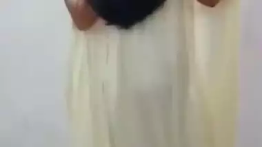 Today Exclusive-sexy Figure Bhabhi Record Her Nude Video