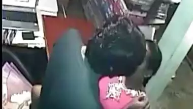 XXX sex is the best way to satisfy the Desi MILF in this MMS video