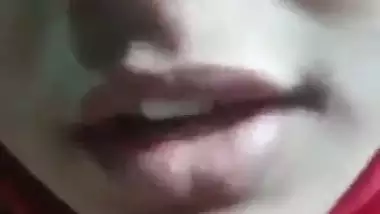 Hijab girl opens bra and round boobs show on cam