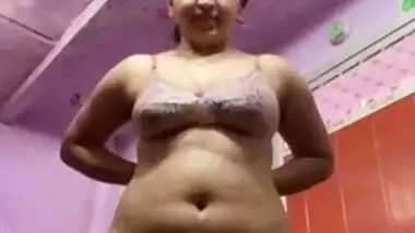 Naughty Desi XXX babe shows beautiful pussy and tits in the bathroom